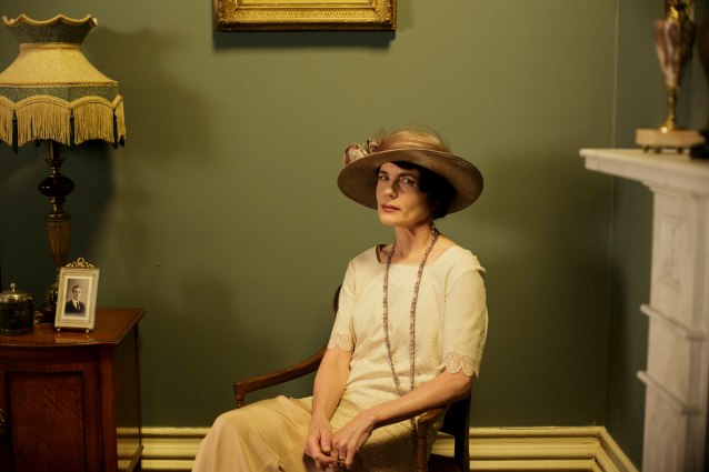 EMBARGOED_DOWNTONEP8__43[1]