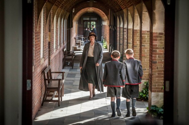 THE_DURRELLS_EP1_22[1]