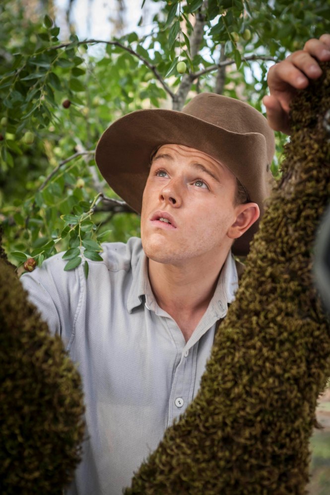 THE_DURRELLS_EP2_12[1]