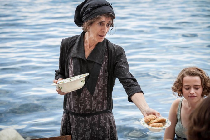 THE_DURRELLS_EP2_28[1]